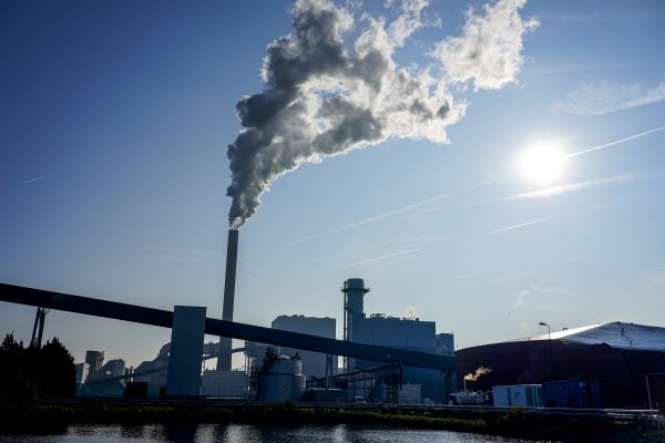Afbraak schoorsteen voormalige Hemwegcentrale begonnen
